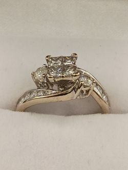10k, 3.8g, white gold diamond ring, size 7