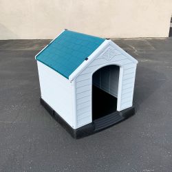 New in box $70 Medium Size Dog House Waterproof Plastic Indoor Outdoor Shelter Cage Kennel 30x30x32 inches