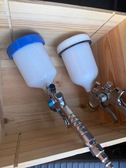 Paint spray guns