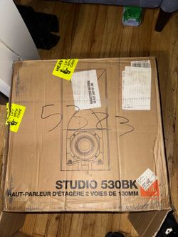 Studio JBL 530BK comes W/ Stand