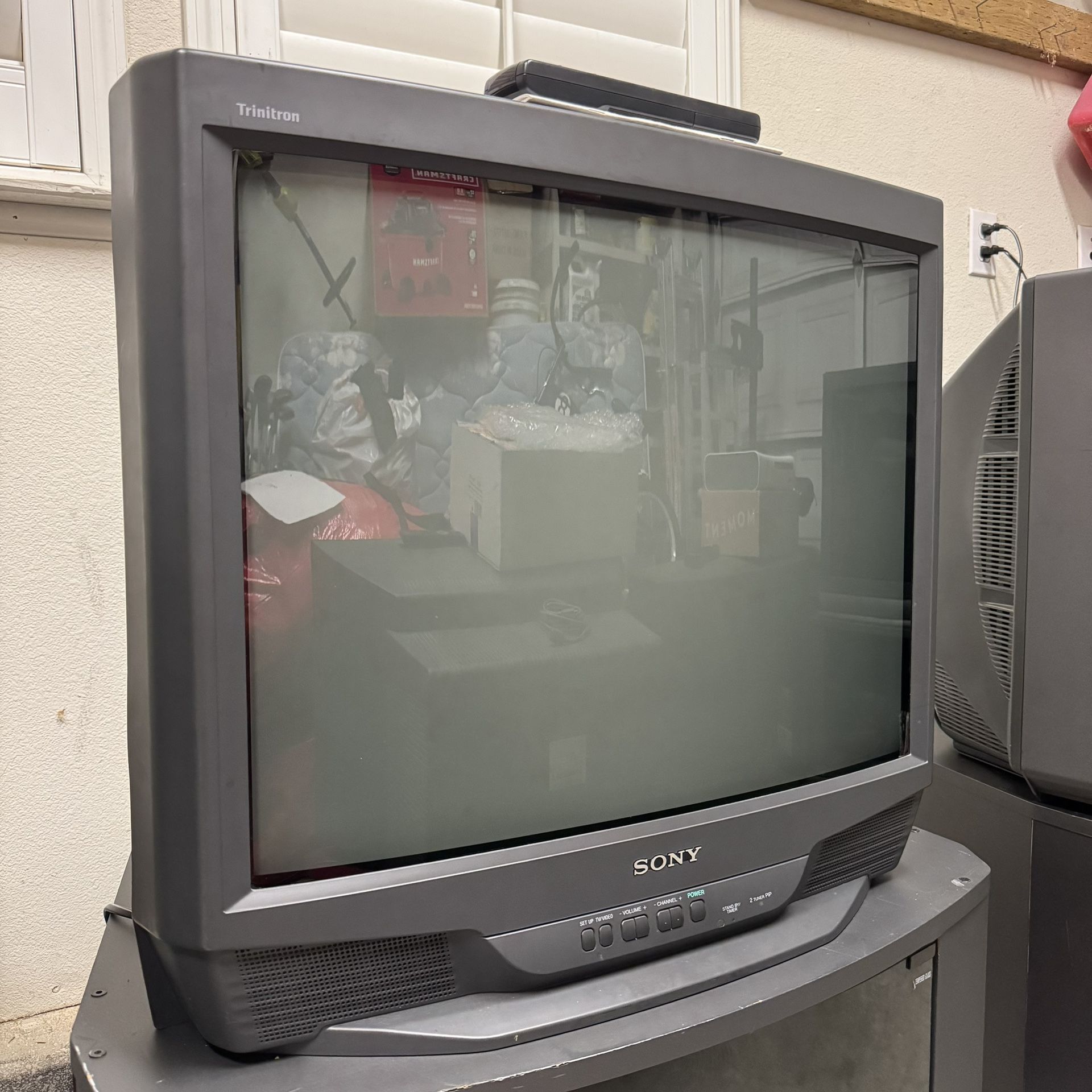 Sony Trinitron KV-27S66 CRT TV 27”