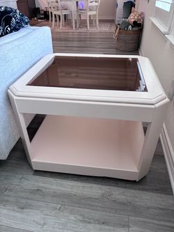 Set of 2 side tables