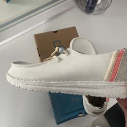 Hey dudes, white,  size 7 women’s