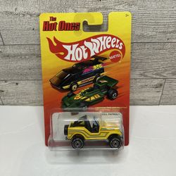Hot wheels The Hot Ones Yellow‘2011 Roll Patrol Jeep Chase • Die Cast Metal • Made in Thailand