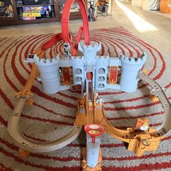 Hot Wheels Bowsers Castle Raceway Super Mario Bros 