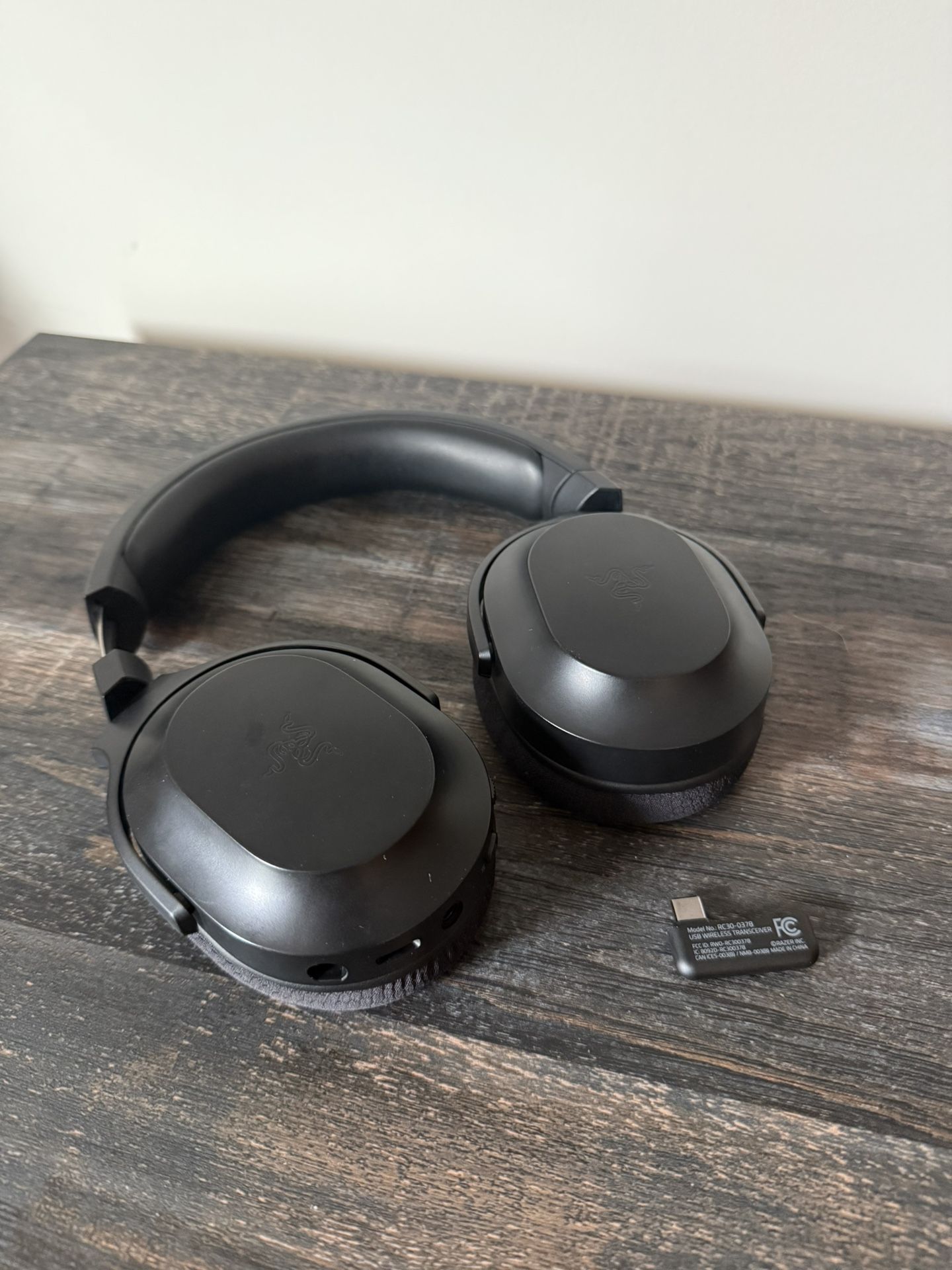 Razer Barracuda Wireless Gaming & Mobile Headset (PC, PlayStation, Switch, Android, iOS): 2.4GHz Wireless