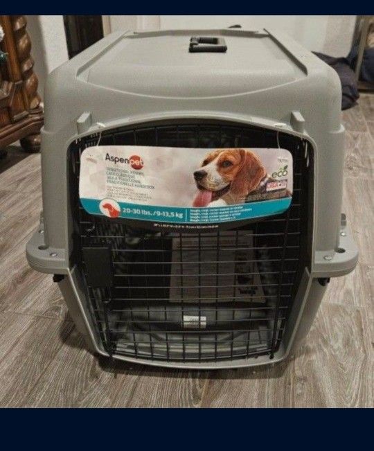 New Enclosed Dog Kennel 28 Inch