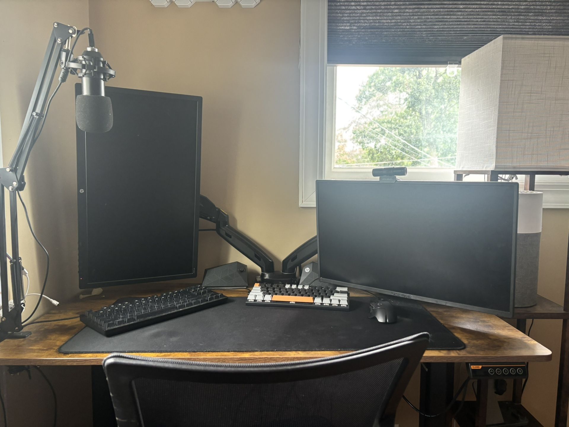 Gaming/Work PC setup (Comes w everything in photos)
