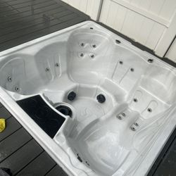 6 People Hot Tub Jacuzzi 