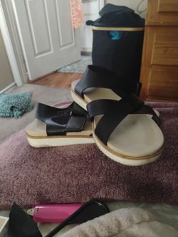 Sandals/ time and true/  size 7/