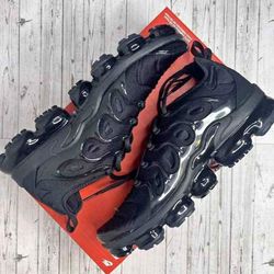 Men or women Nike Vapormax Plus available message me the size you need