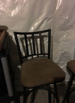 2 bar stool chairs