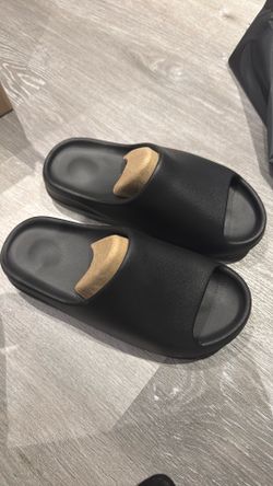 Brand New Yeezy Slide YS-01 Black with Original Bag Size 10