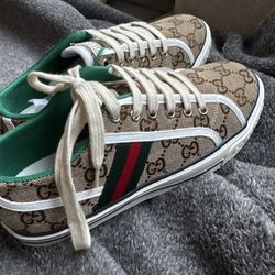 Women’s Gucci Sneakers 