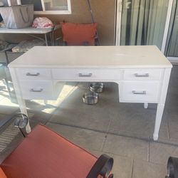 Desk (White)