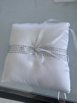 Ring bell pillow like new open box