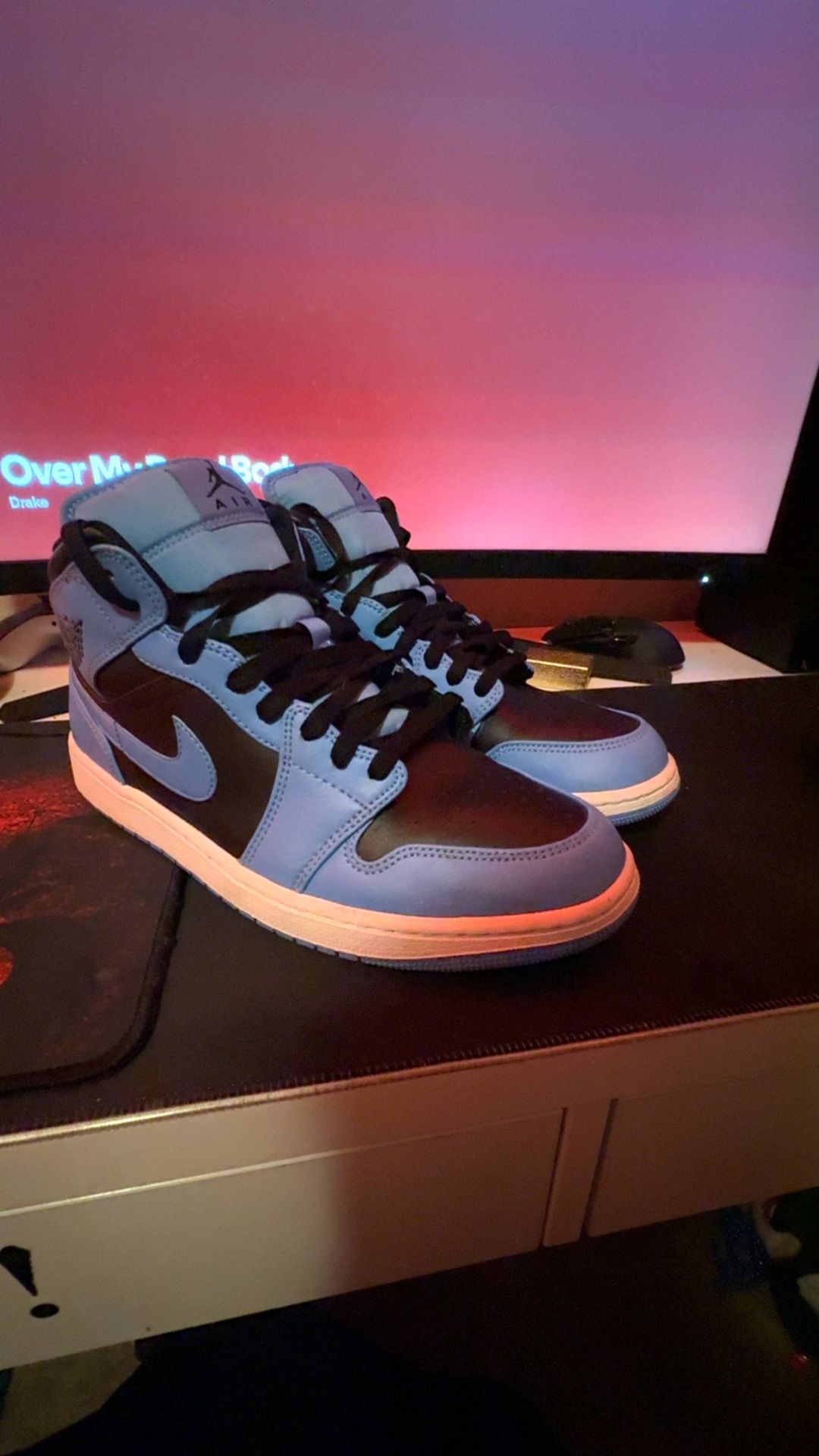Jordan 1 Mid