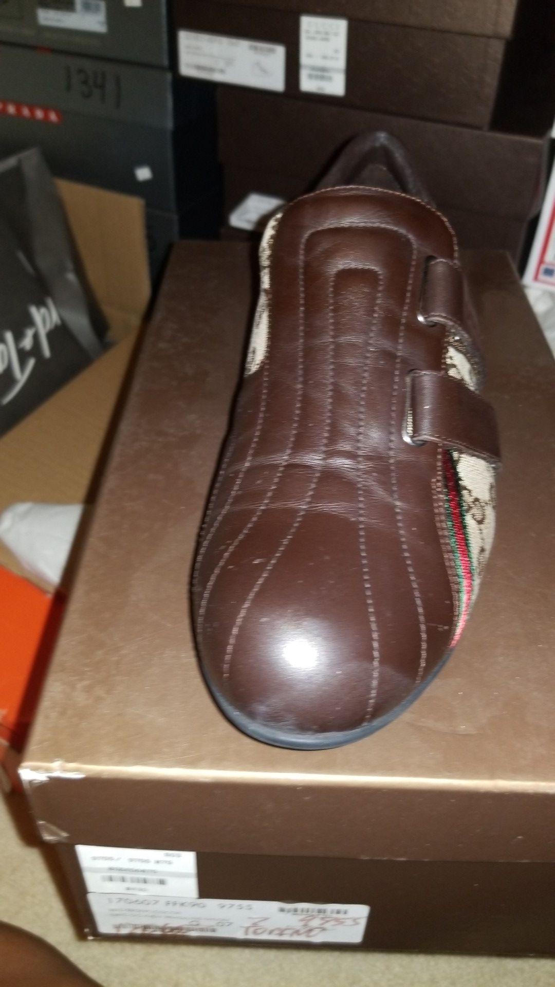 Size 9 Gucci mens shoes