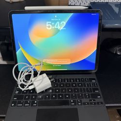 Apple iPad Pro 12.9” (256GB, Late 2020) + Apple Pencil + Case + Charger