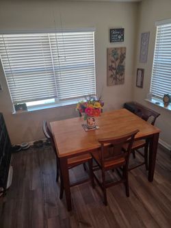Dining room table and 4 chairs