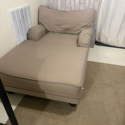 FREE FREE FREE Chaise Lounge