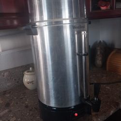100 CU WESTBEND COFFEE MAKER IN EXCELLENT WORKING CONDITION 