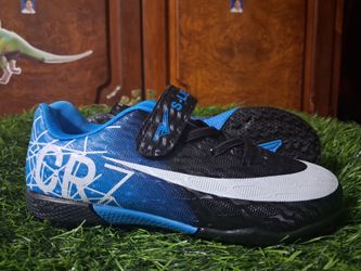 Kids 10.5 turf soccer cleats