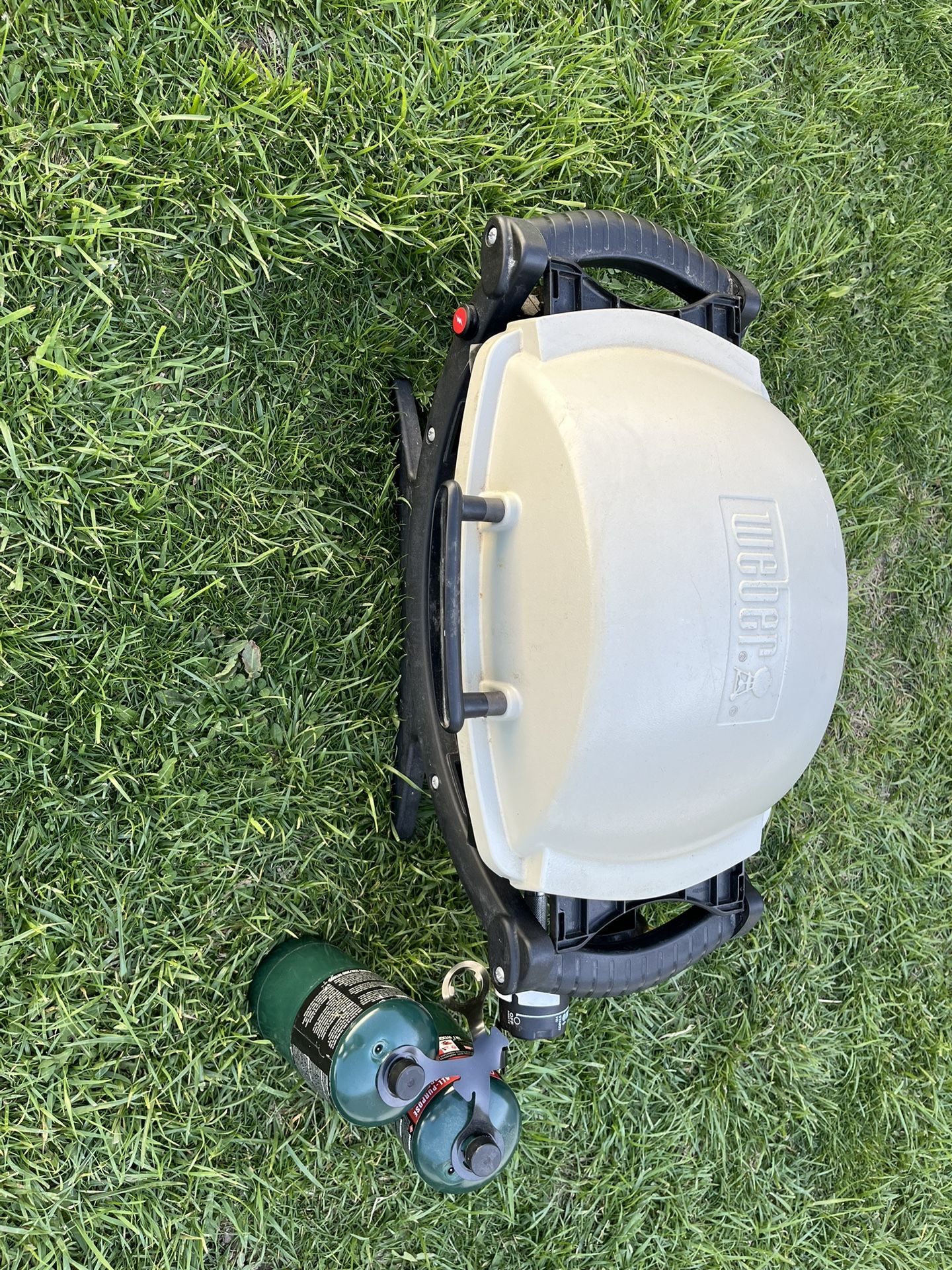 Weber portable propane grill with tanks