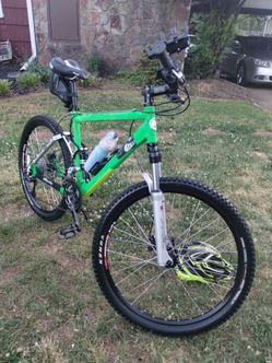 Unisex Novara Bliss 2.0 Enduro mountain bike in excellent condition, fully equipped. Size S-M.