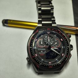 CITIZEN. ECO-DRIVE.  (SOLAR-POWERED)