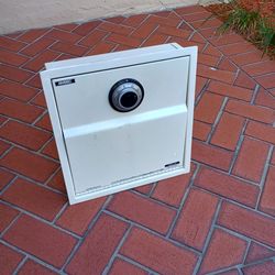 Wall safe with combination lock