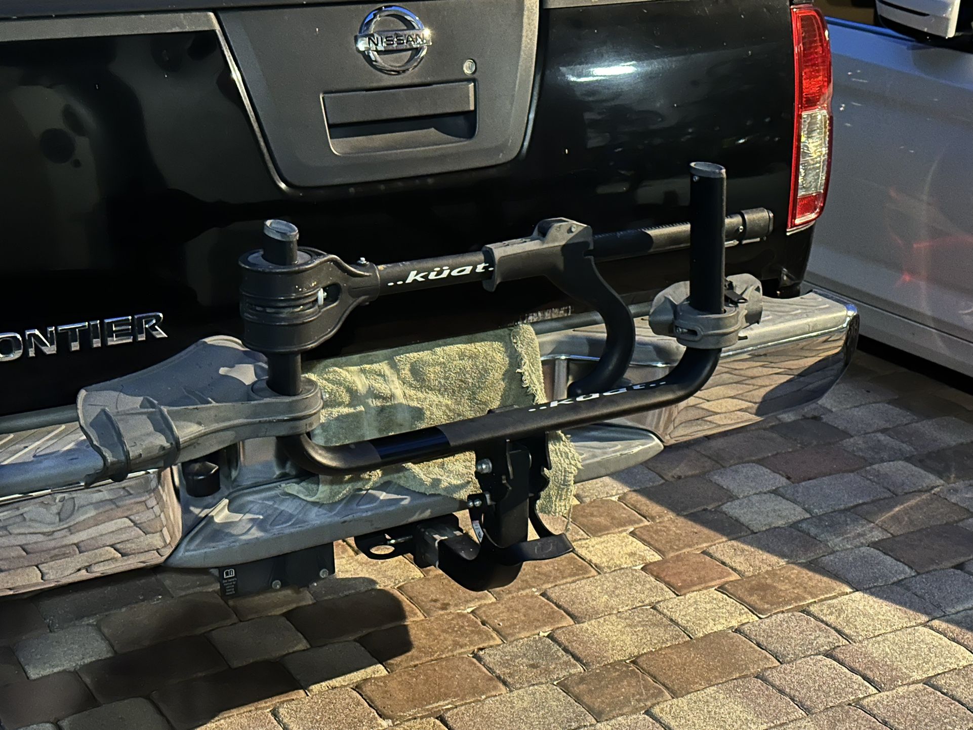 Kuat 1 Bike Rack Fit 1.25’ and 2 inch hitch receiver.