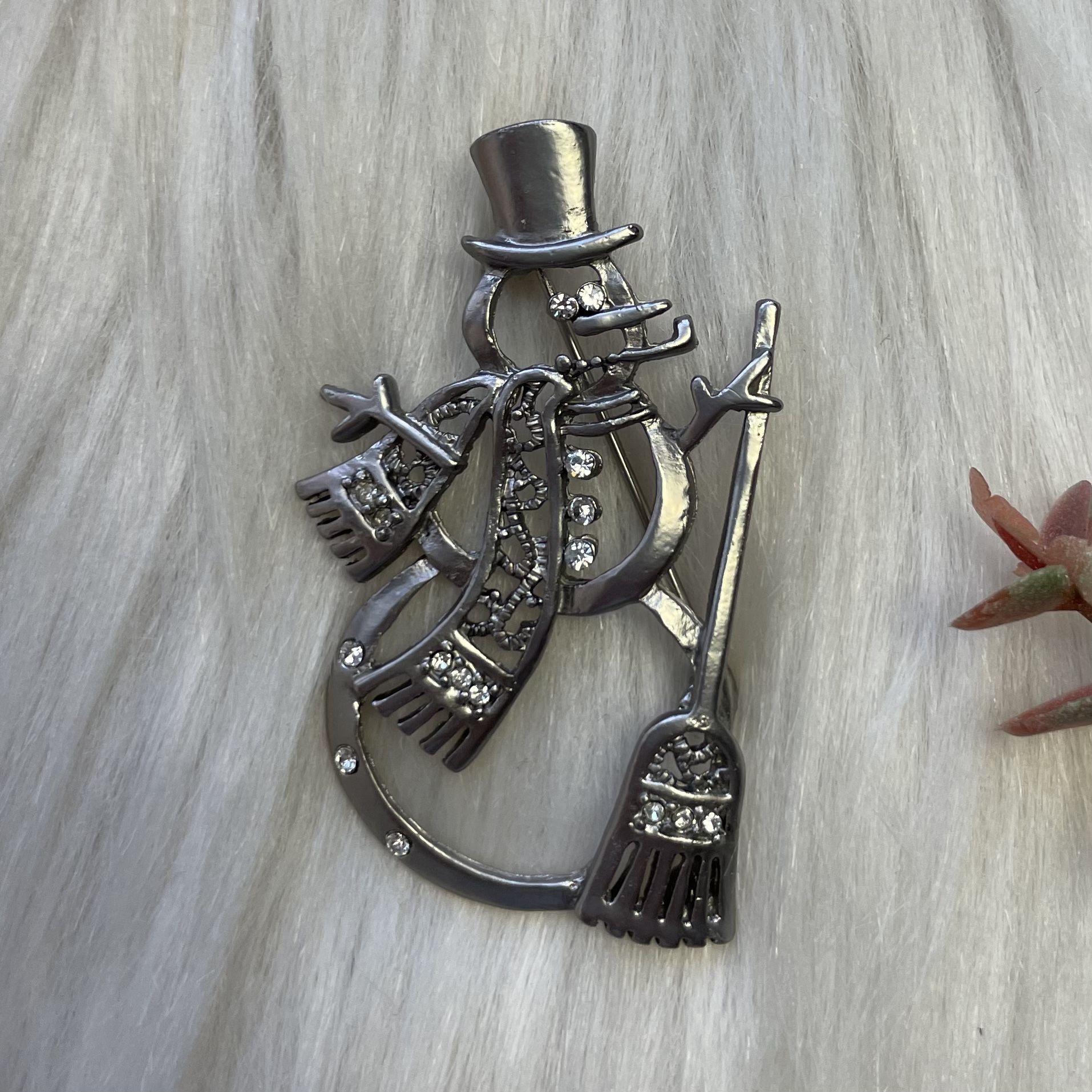 Vintage Snowman silver tone brooch