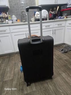 Large Samsonite checking luggage 25"×17"