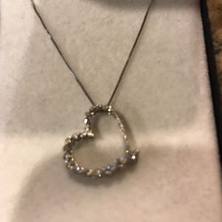 14K White gold Diamond Heart Nevlace