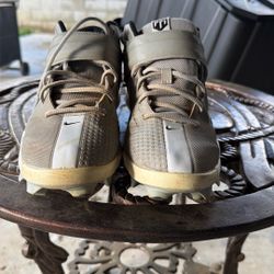 Mike Trouts Baseball Cleats Size 10