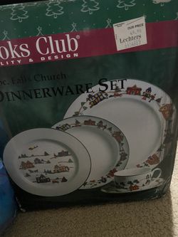 HOLIDAY XMAS DINNERWARE SET