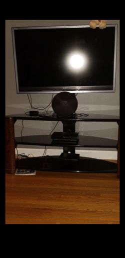 Tv stand hold 47inc and 60inc tv real nice solid wood TV not included