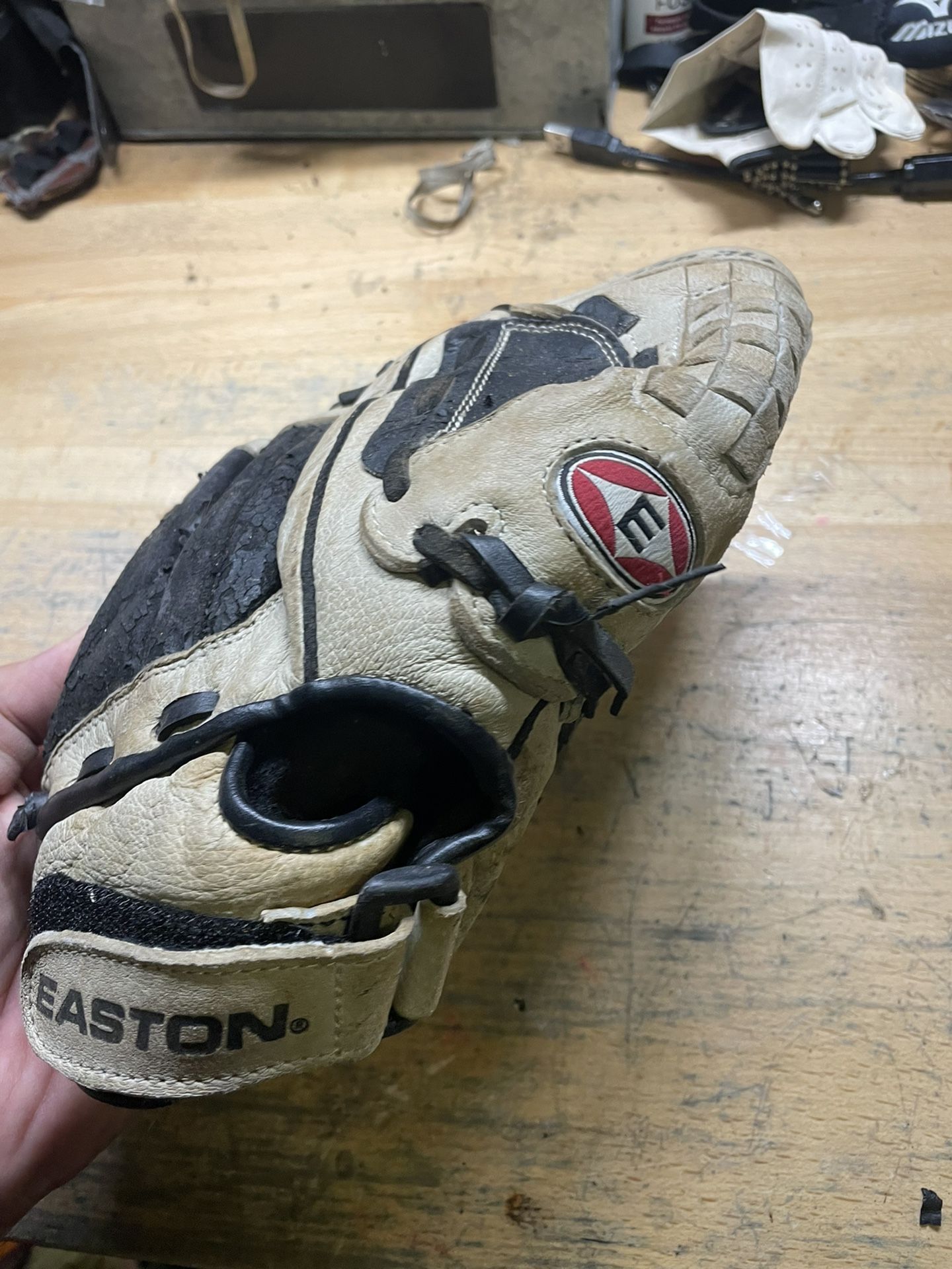 Baseball Glove Easton 10.5 