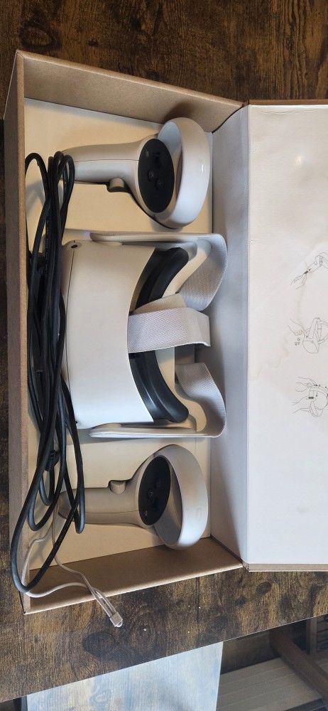 Oculus quest 128GB with controllers and USB C PC connector