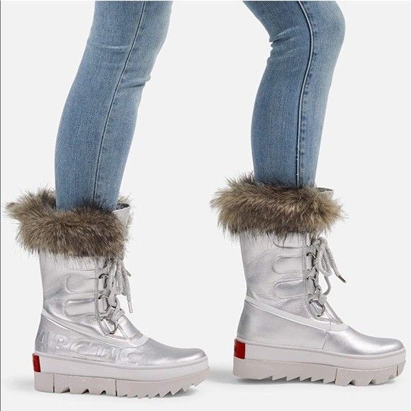NWT SOREL Joan of Arctic Next Faux Fur Snow Boot
NWT
Sorel