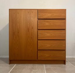 Vintage Mid Century Danish Modern Teak Dresser / Gentleman’s Chest