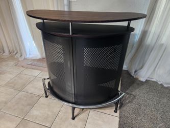 Portable wine/cocktail bar