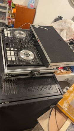 DJ CONTROLLER with case , speaker , table