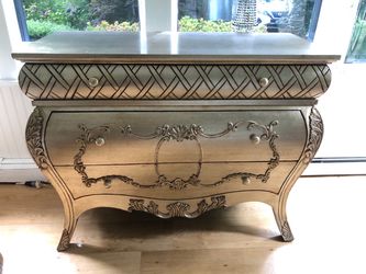 Bombé Louis XV French piece style light Bronze -gold color Ormolu French Chests of 3 Drawers Dresser Cabriole Legs