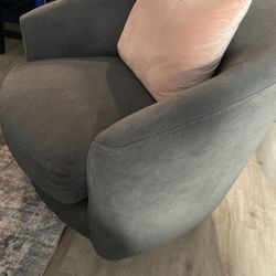 Arlo Cocktail tables Like New 