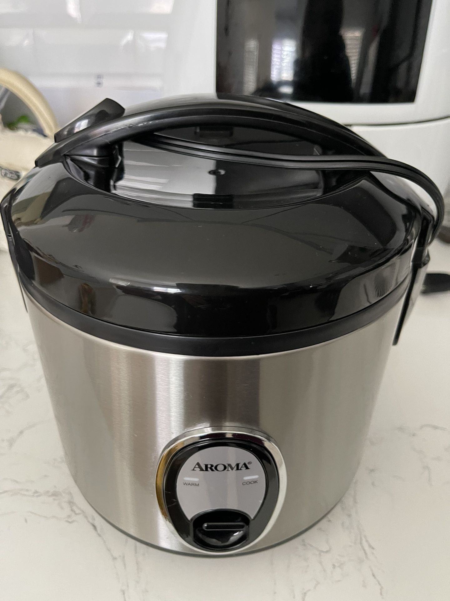 Aroma professional aroma professional rice cooker micom sensor logic, 10 cup  ( uncooked) for Sale in Los Angeles, CA - OfferUp