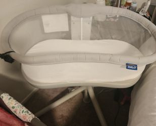 Halo Innovations Bassinest  Swivel Sleeper 3.0