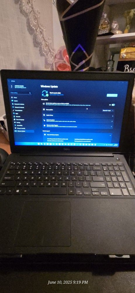 Like New Dell Laptop! Comes With Charger. Works Perfect! Updated To Latest Windows 11 Pro! 4k Capable! New Battery & 24 GB Ram!