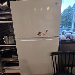 LG 20cu FT  White Top Freezer Fridge